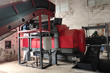 江蘇某固廢處理中心定制空罐廢料破碎線客戶現場