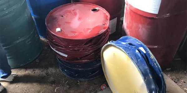 廢油漆桶占空間怎么辦？廢油漆桶壓扁機幫你減容