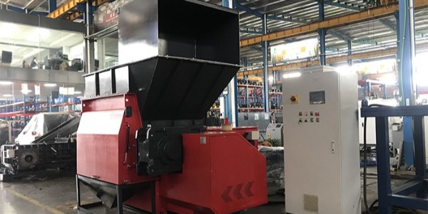 廢棄<i style='color:red'>塑料薄膜</i>處理難？恩派特廢舊薄膜撕碎機助回收