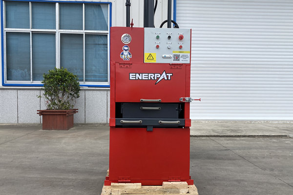 大連某船務公司定制船用打包機案例