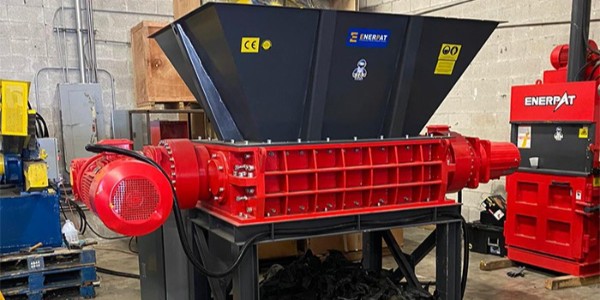 還在為玻璃鋼廢料而煩惱？恩派特玻璃鋼破碎機來處理