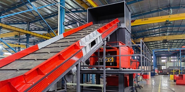 大型塑料粉碎機多少錢一臺？<i style='color:red'>塑料破碎</i>機設備哪家好？