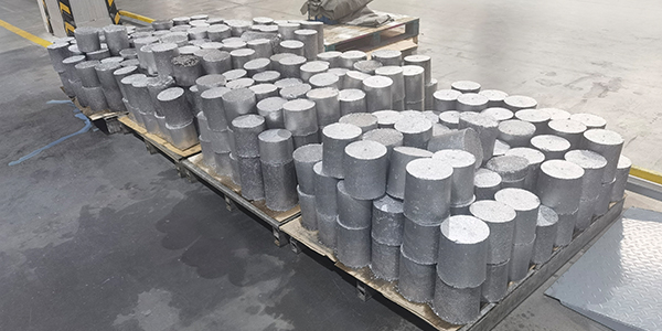 零散碎屑處理難、堆放亂，鋁屑壓餅機為環保做貢獻