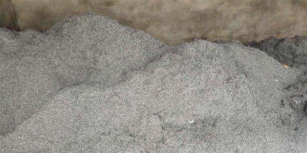 鐵屑堆積怎么處理？鐵屑壓餅機為你解難題！