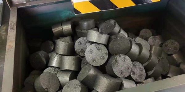 鐵屑壓餅機立式好還是臥式好？怎么選擇？